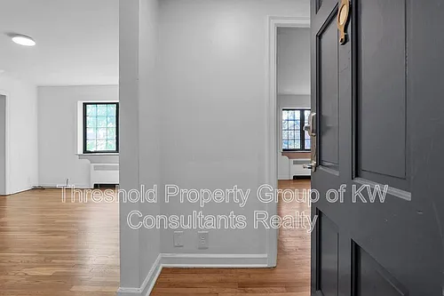 451 E Town St Photo 1
