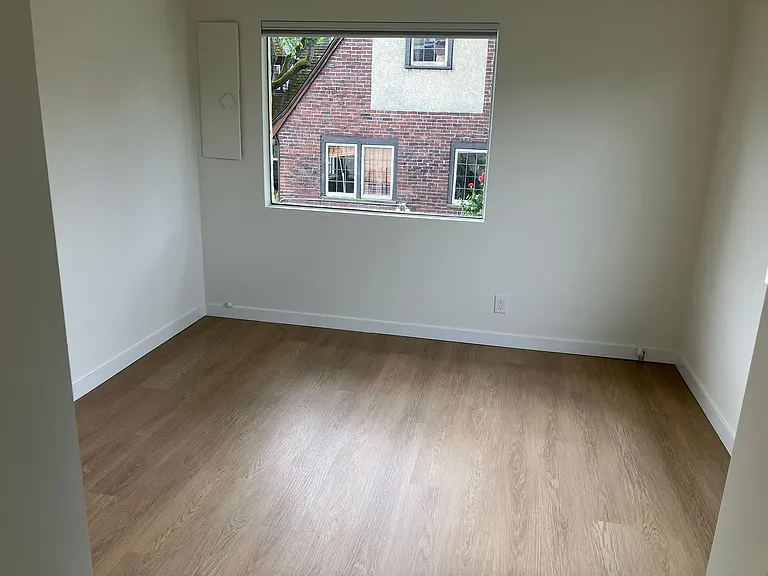 Lake Court Apartments — Photo 35
