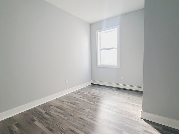 4th image of 61 Orient Ave #2R