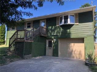 219 7th St, New Haven, WV 25265