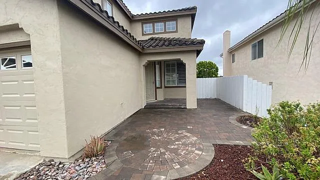 5 bed, 2328 sqft, $4,850 — Photo 3