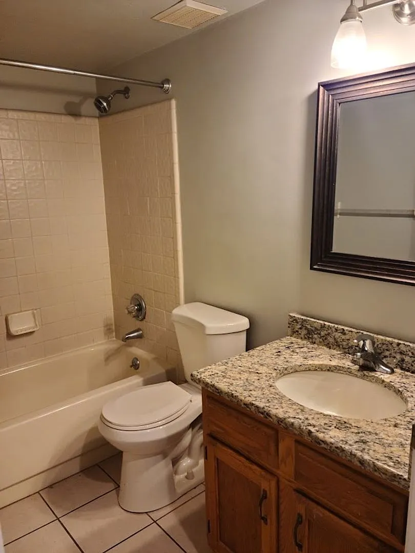 Beautifully Remodeled 2 bedroom/2 bath in Rockwood! — Photo 1