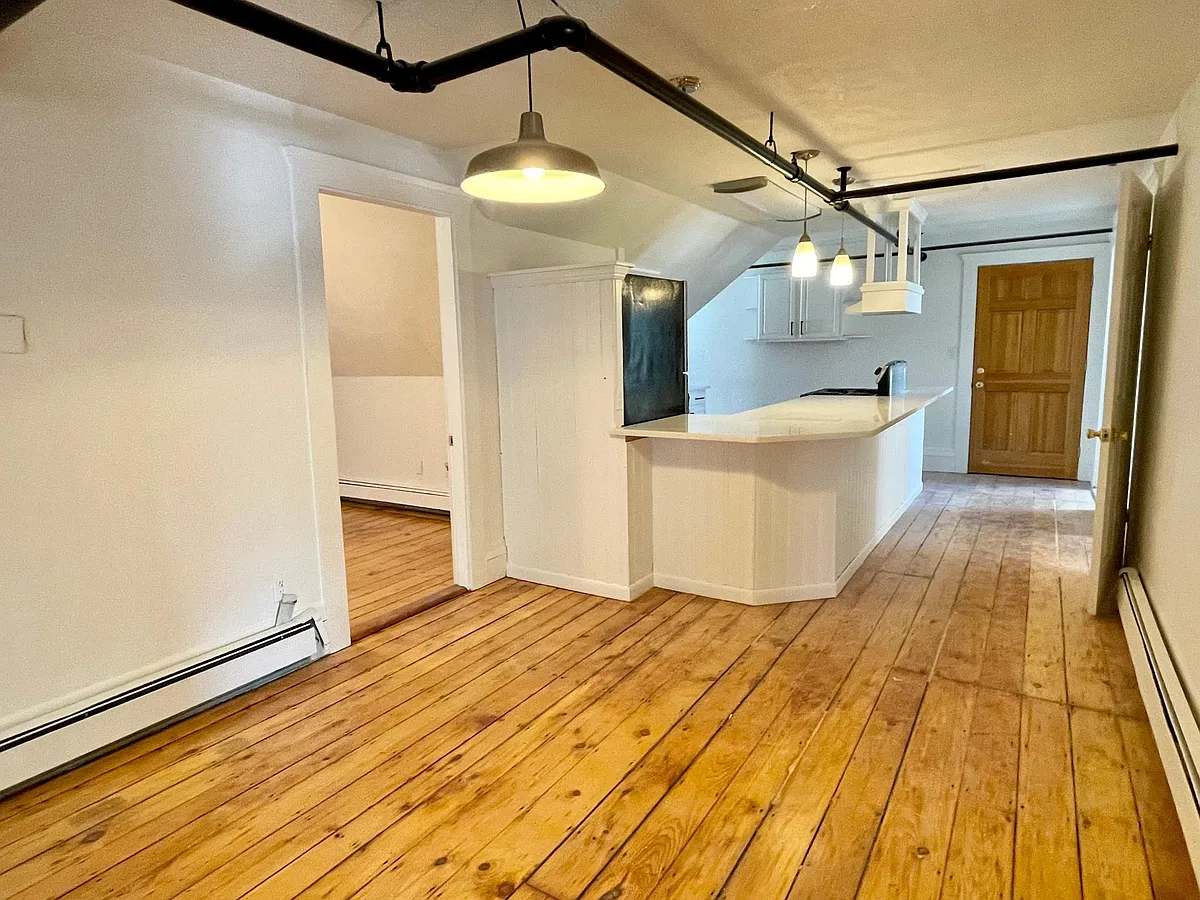 Building Photo - 72 Nahant St #3