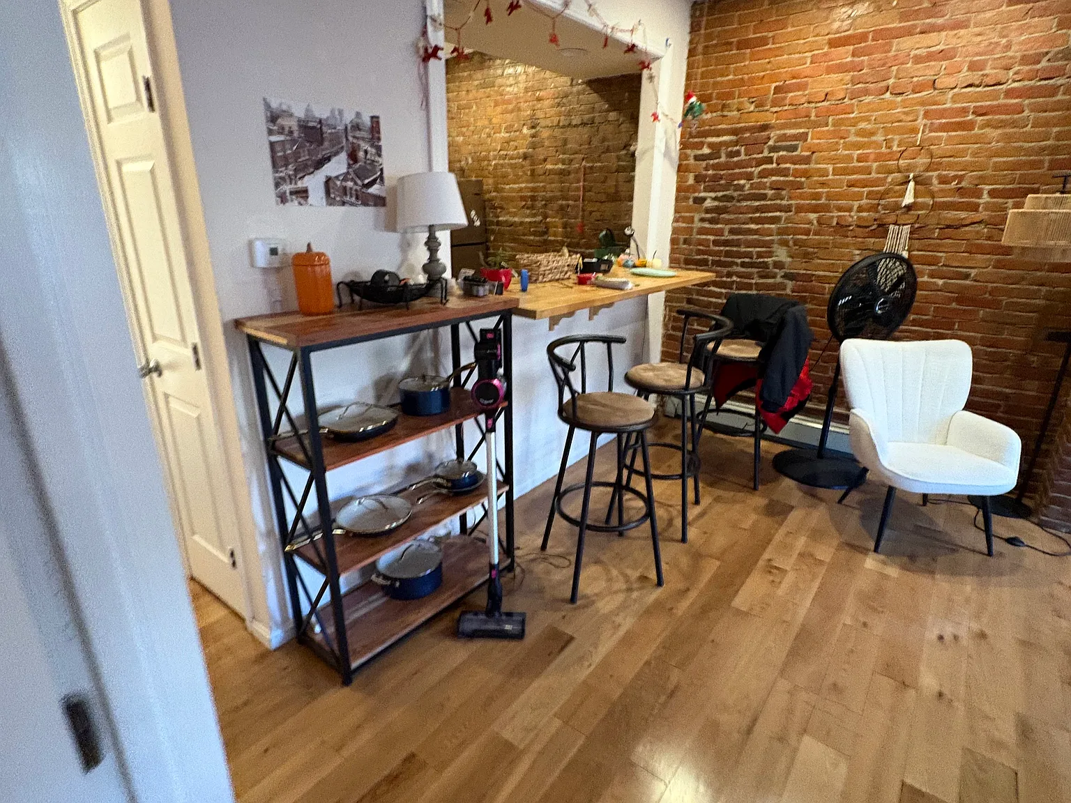 2 bed, 9999 sqft, $4,100 — Photo 3