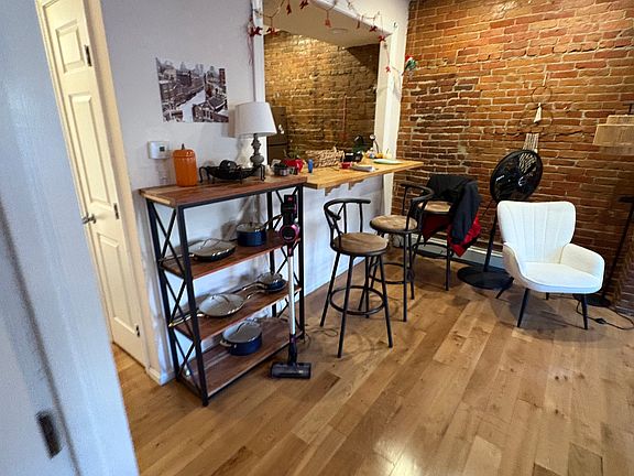 3rd image of 204 Northampton St APT 3