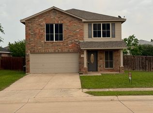 1404 Mandarin Dr, Sanger, TX 76266