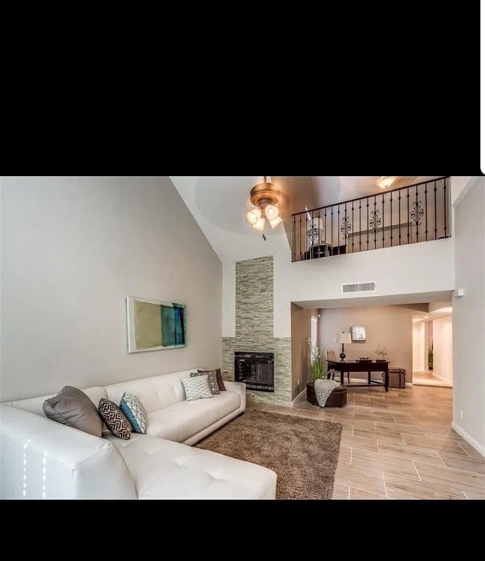 3725 La Cuesta Dr — Photo 2