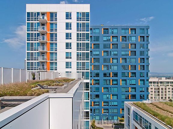 5th image of 300 Berry St Unit 523