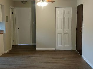 411 Perrie Dr APT 101, Elk Grove Village, IL 60007