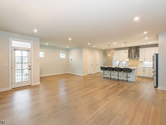 5th image of 24 Willow Ln #24