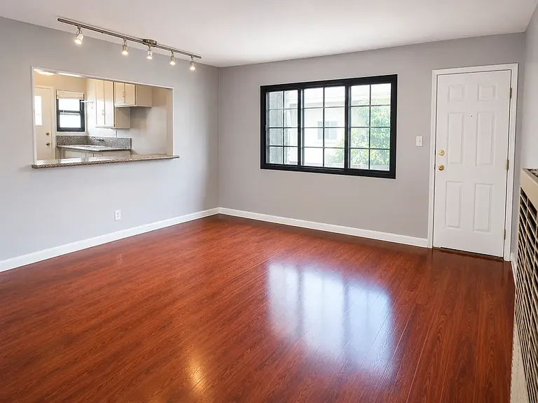 8927 Reading Ave — Photo 2