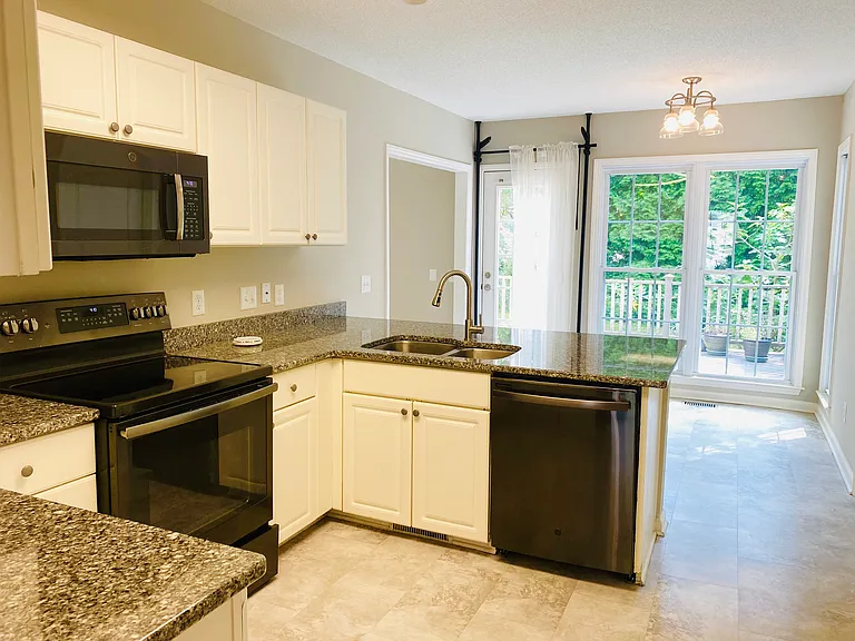 1705 Waterclose Ct — Photo 9