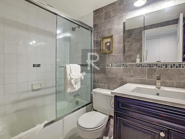 150 W 51st St #1807 — Photo 5
