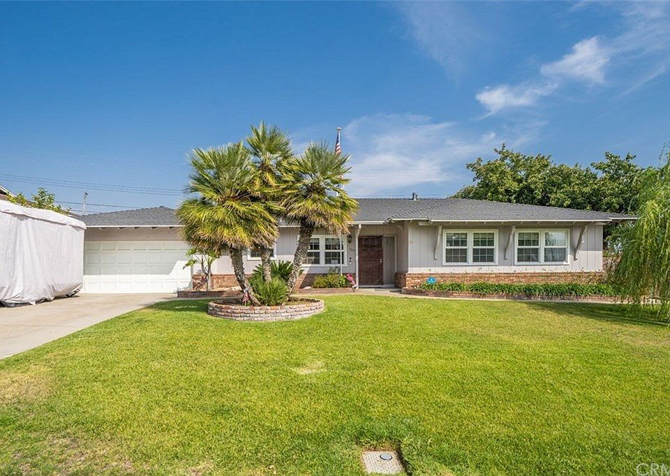 1st image of 5665 E Edgemont Dr
