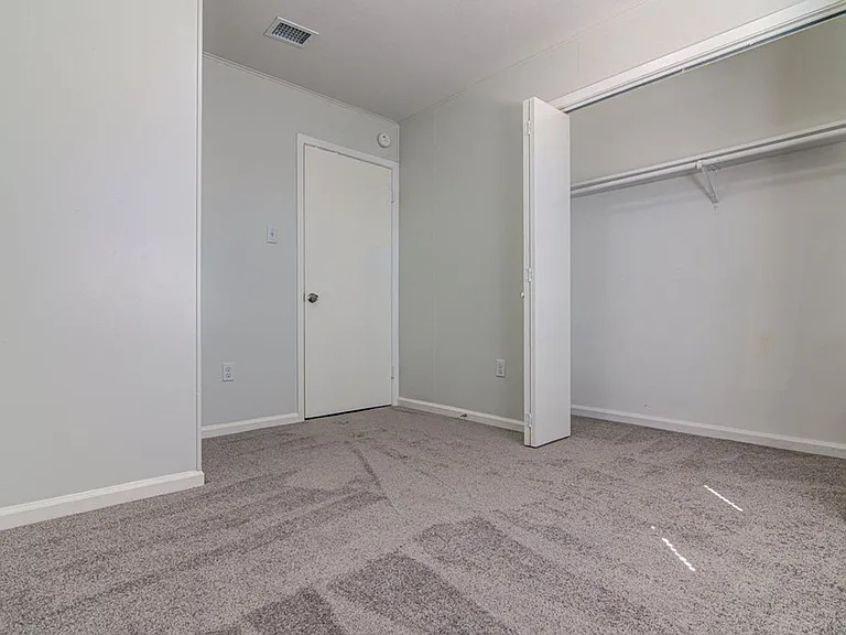 5703 Gloucester Ln — Photo 10