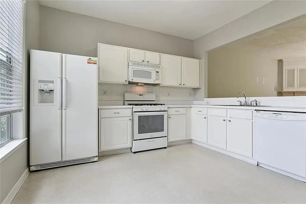 3 bed, 2.5 bath, 1386 sqft, $2,000 — Photo 4