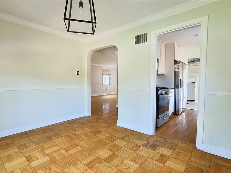 633 Crystal Dr — Photo 8