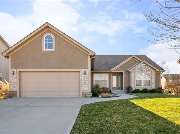 18401 157th St, Olathe, KS 66062