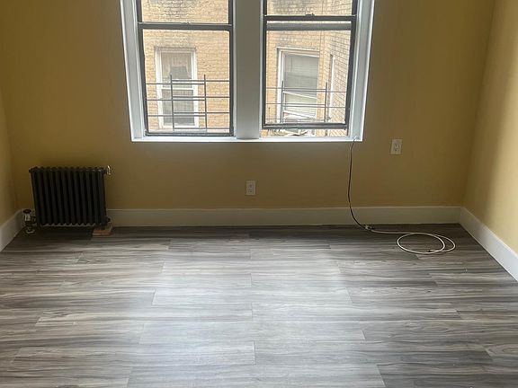 5th image of 520 W 213th St Unit 4B