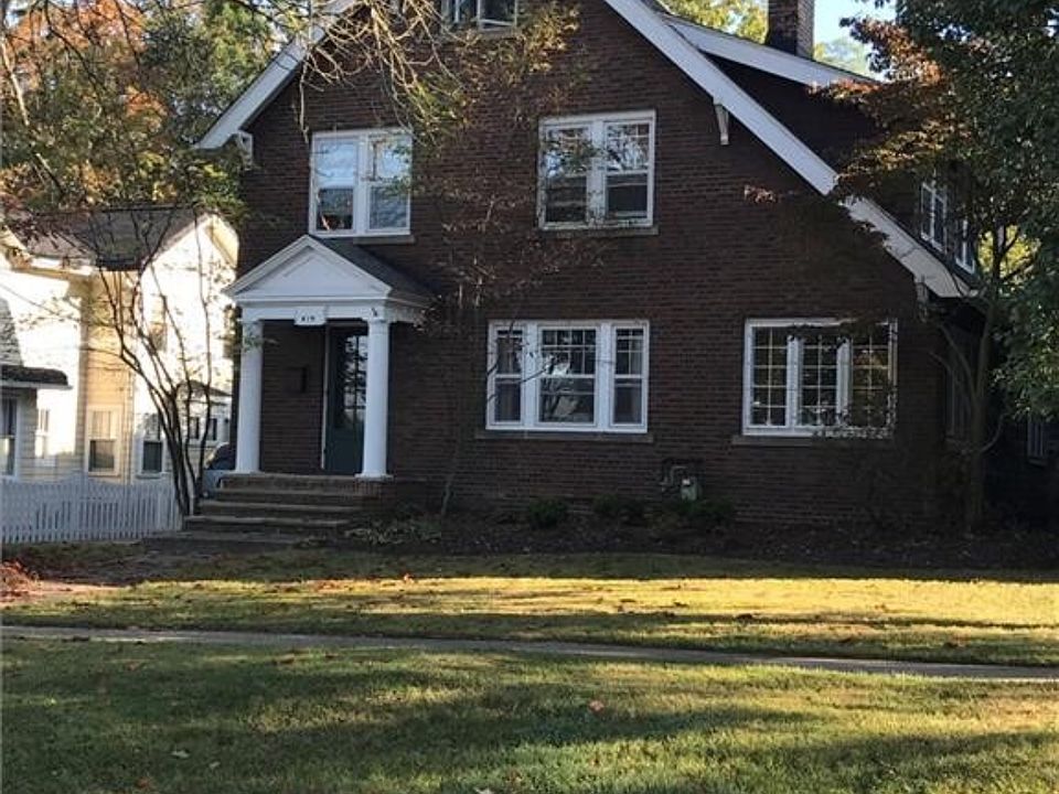 1st image of 419 E Washington St