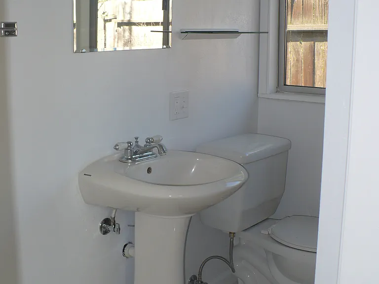 Fredericks Cir — Photo 4