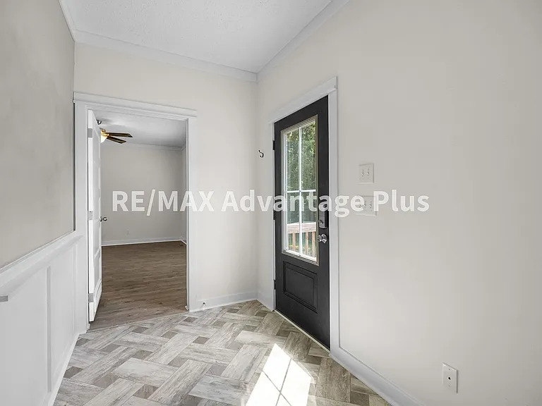 1407 Paradise Rd — Photo 10