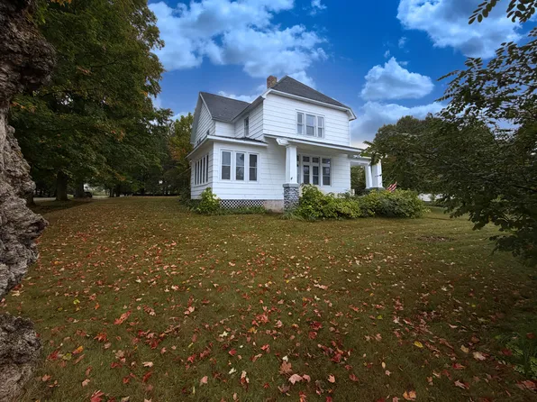 118 S 5th St, Crystal Falls, MI 49920