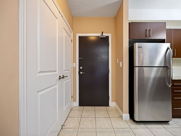 4th image of 281 Woodbridge Ave #242