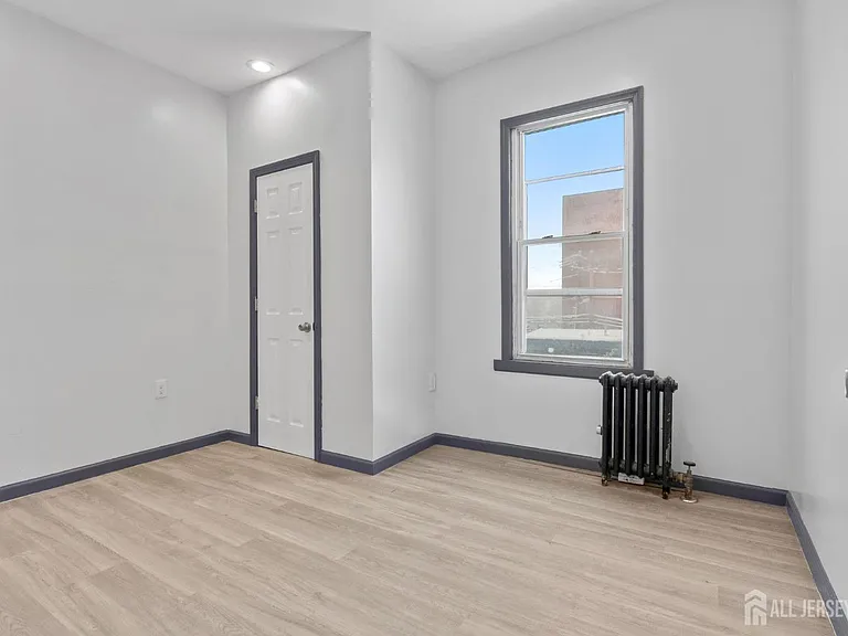 211 N 13th St #2 — Photo 8