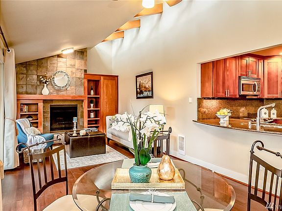 4th image of 15310 NE 15th Pl APT 5