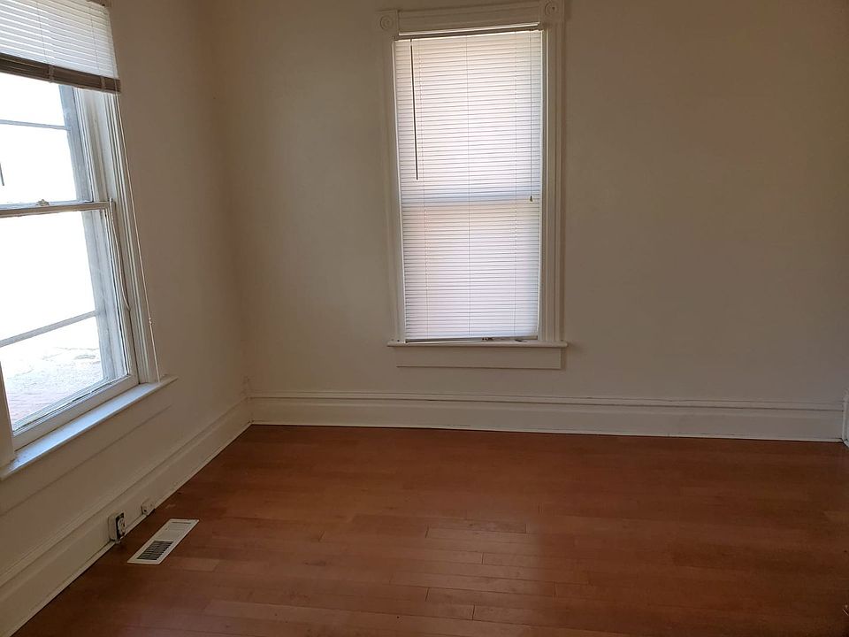 1st image of 324 E Beldon Pl