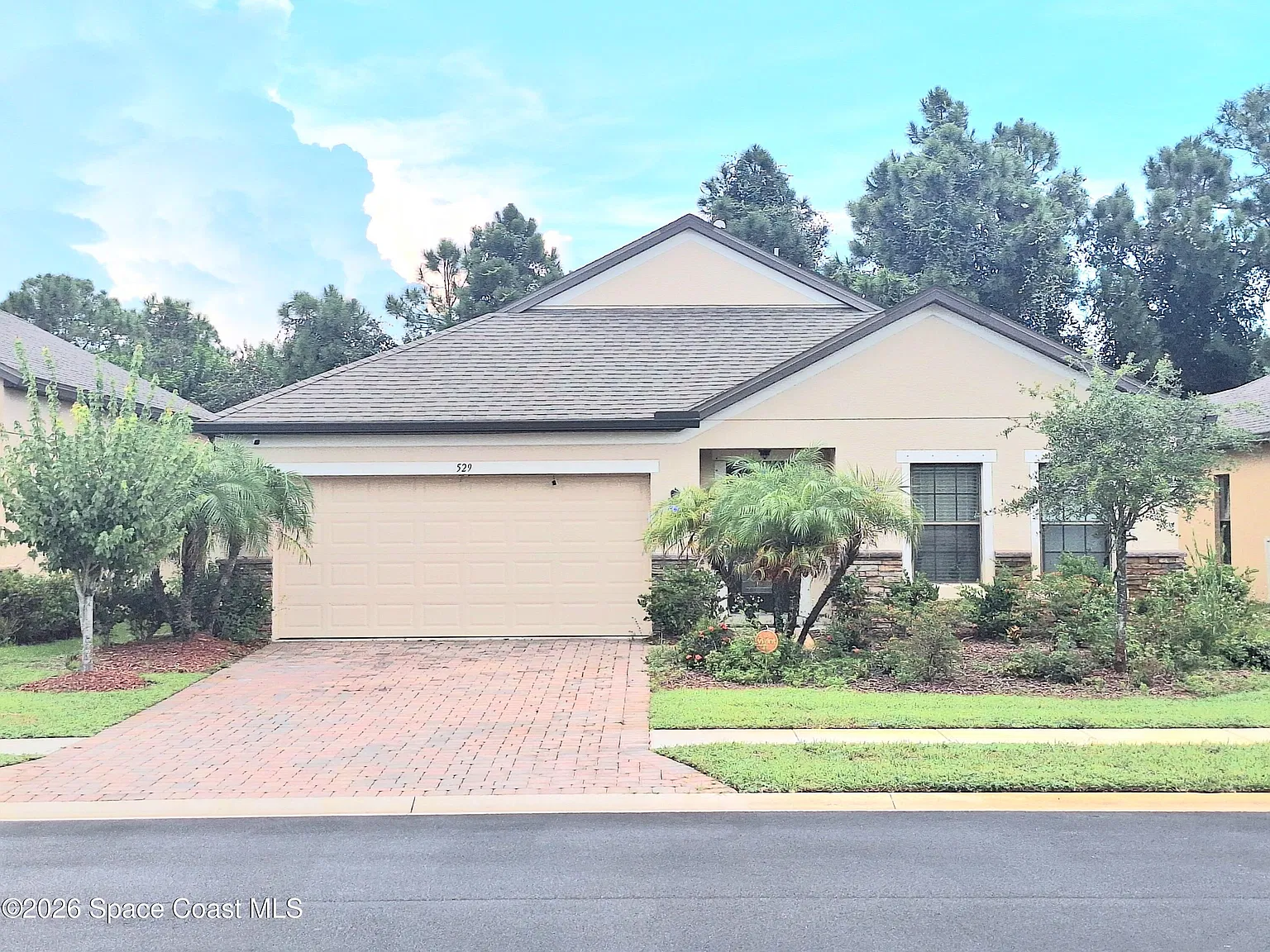 4 bed, 2.0 bath, 1975 sqft, $2,250 — Photo 1