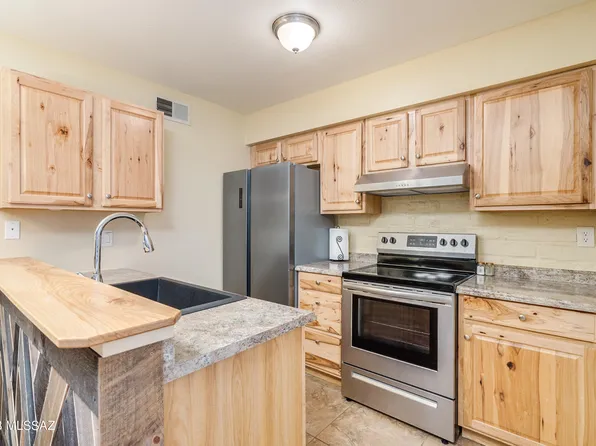 6765 E Calle La Paz, Tucson, AZ 85715