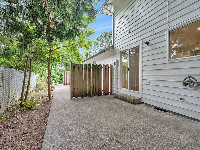 5210-5232 SE Rinearson Rd #5230 — Photo 21