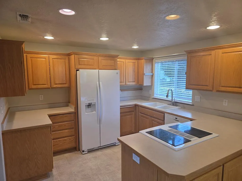 2667 Esther Ln — Photo 4