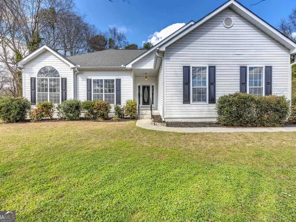 947 Century Oak Dr, Winder, GA 30680