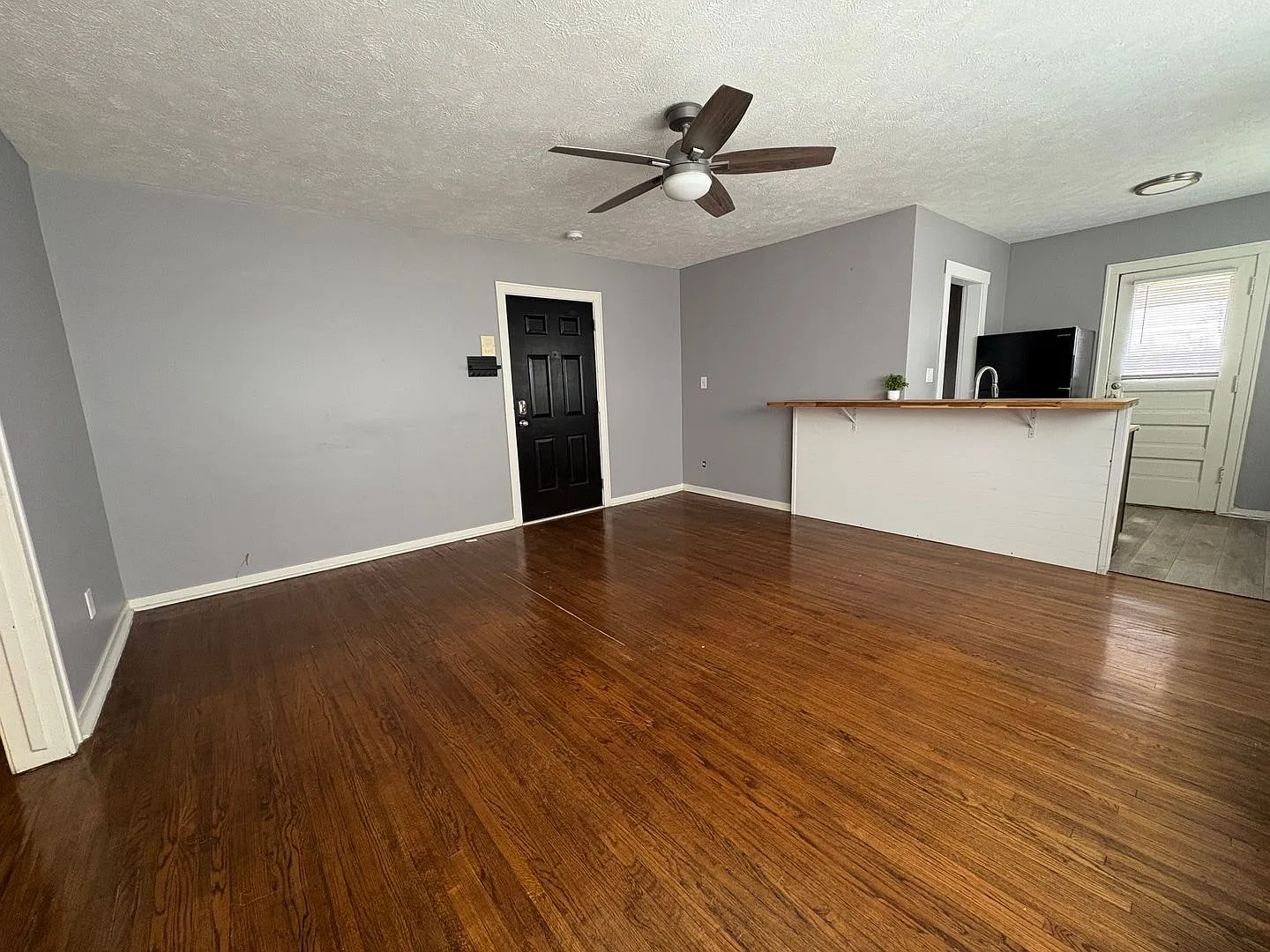 648 S 12th - 12H Apartments — Photo 2