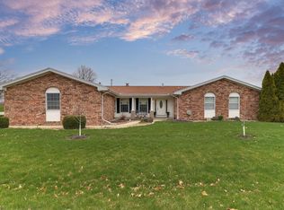 101 Northview Dr, Lexington, IL 61753