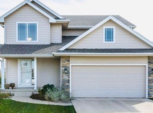 1439 93rd St, West Des Moines, IA 50266