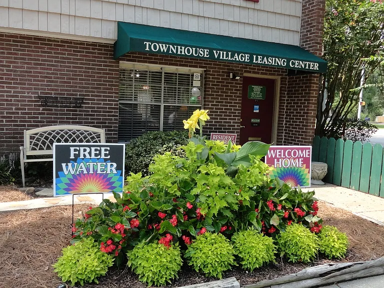 Townhouse Village — Photo 14