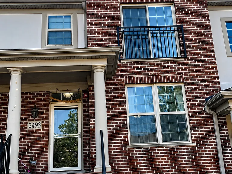 2493 Waterbury Ln — Photo 1