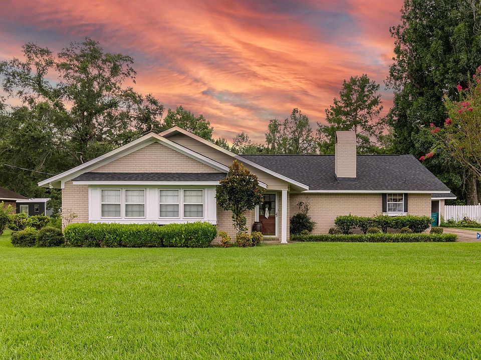1st image of 218 Robinhood Ln