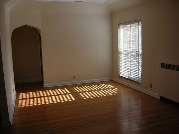2nd image of 5835 Lindenwood Ave #3W
