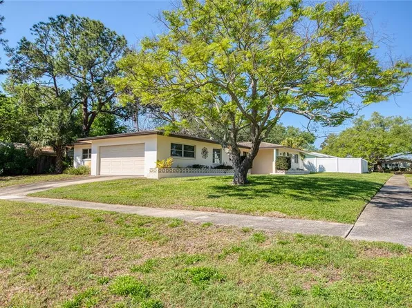 1631 Chateau Dr, Clearwater, FL 33756