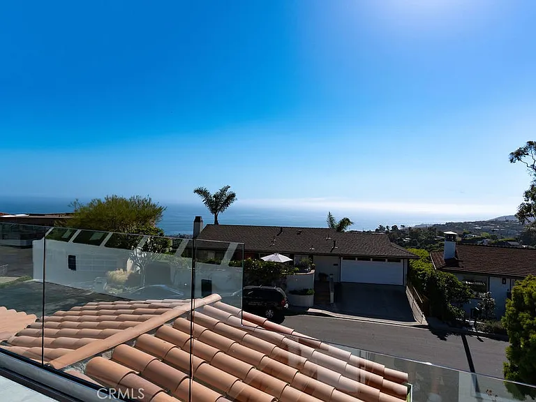 2850 Zell Dr — Photo 32