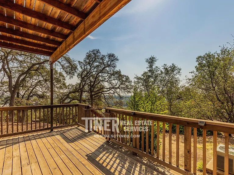 8708 Bluff Ln — Photo 2