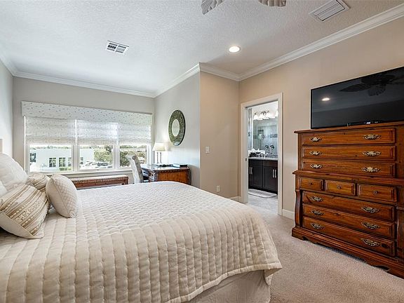 4th image of 5929 Anchorage Way S