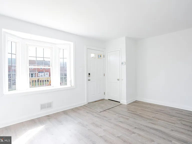 1046 Middlesex Rd — Photo 14