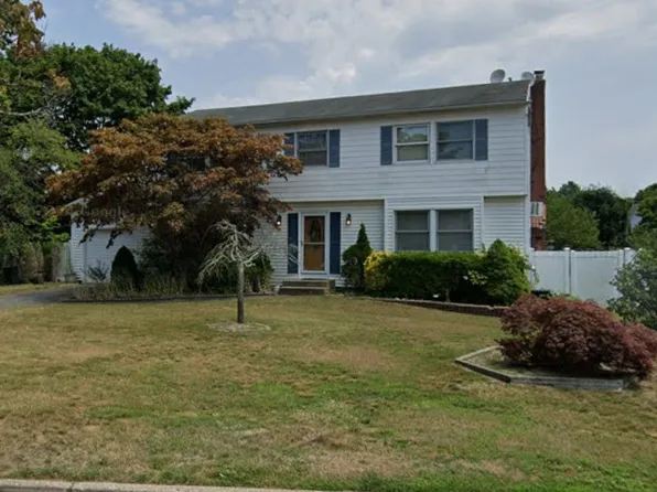 26 Curtis Ave, Bellport, NY 11713