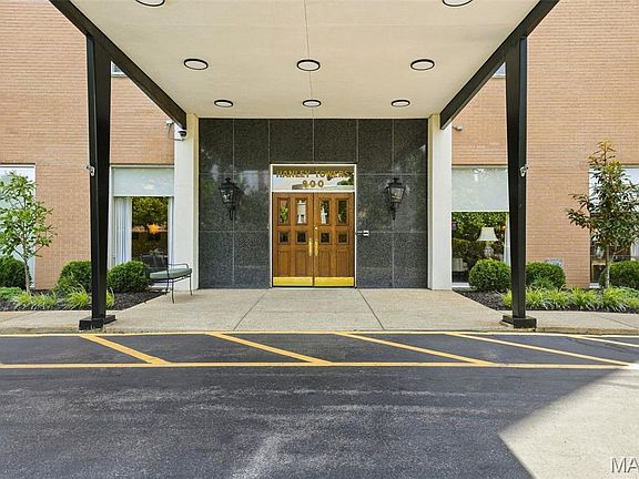 2nd image of 900 S Hanley Rd APT 1D